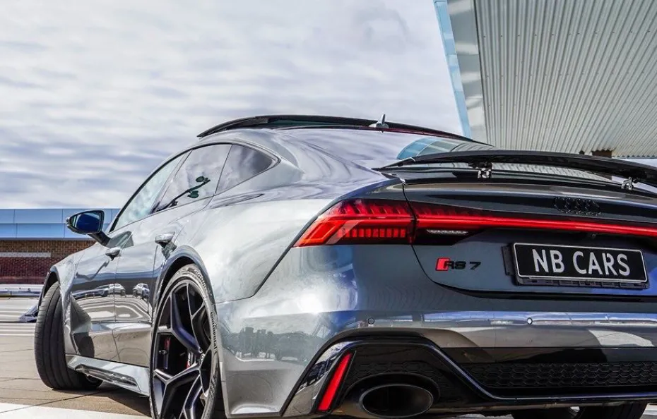 huur Audi RS7 Performance 1