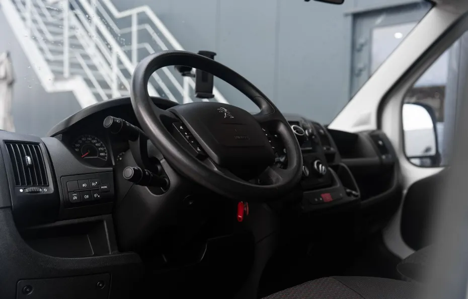 huur Peugeot bakwagen 1