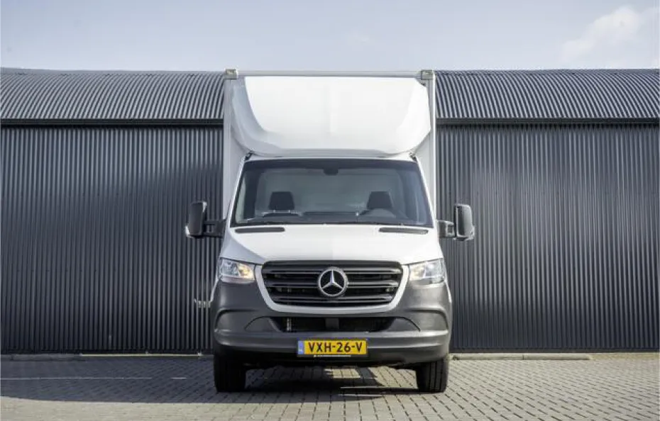 huur Mercedes bakwagen (Laadklep) 1