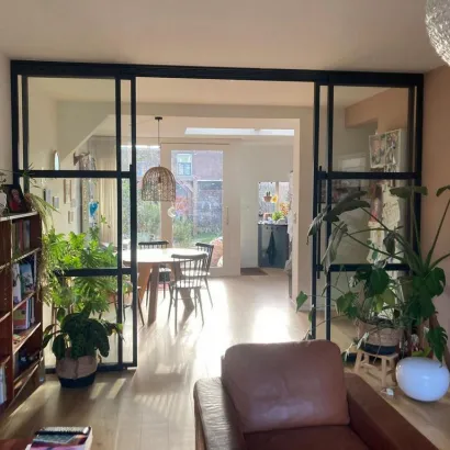 Website ontwikkeld voor: Luxueuse stalen trap met eikenhout