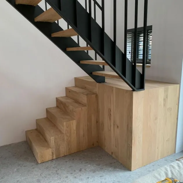 Stalen schuifdeur als roomdivider met onzichtbare vloergeleider